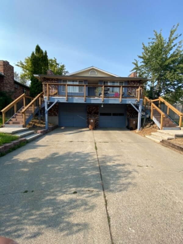 Primary Photo - 553 E Crown Ave