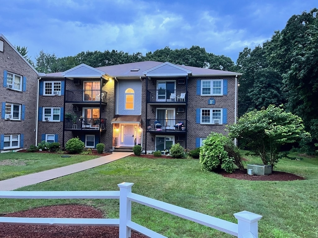 610 S Franklin St Unit F301, Holbrook, MA 02343 Condo for Rent in Holbrook, MA