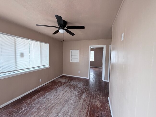 Building Photo - 17 Midway Dr