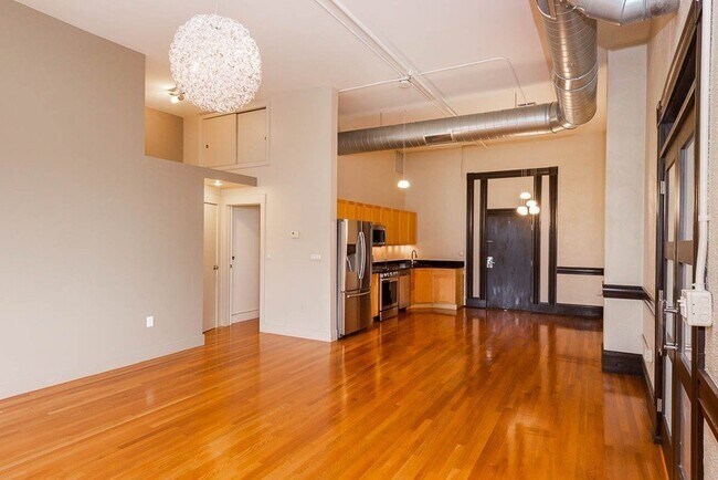 Building Photo - "Chic 1-Bed Condo in Vibrant Lynn: Modern ...
