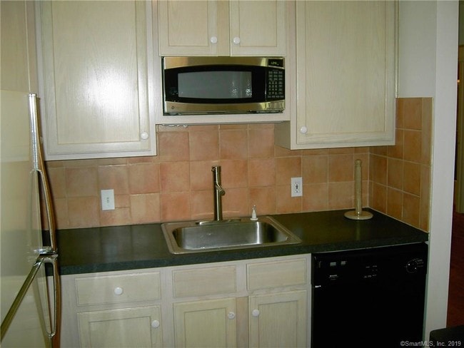 Building Photo - 56 Willieb St