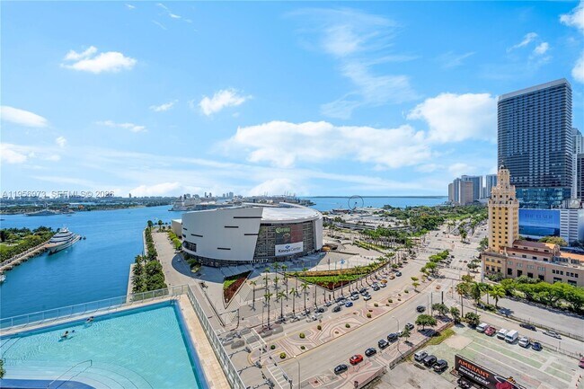 Foto del edificio - 888 Biscayne Blvd