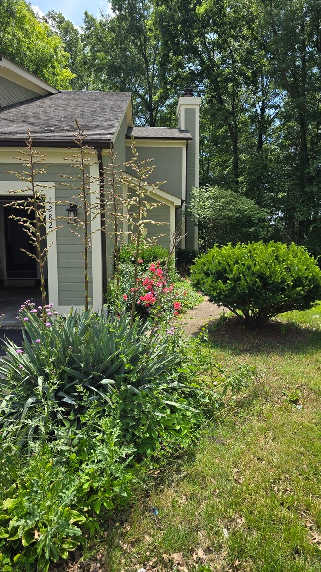 Building Photo - 1282 Gatwick Ct