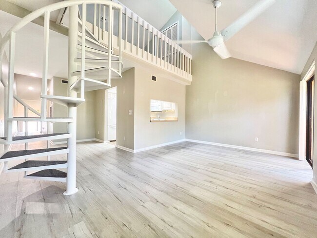Building Photo - 8805 Lateen Ln