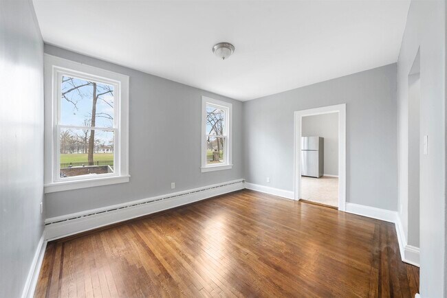 Building Photo - 152 Bentley Ave