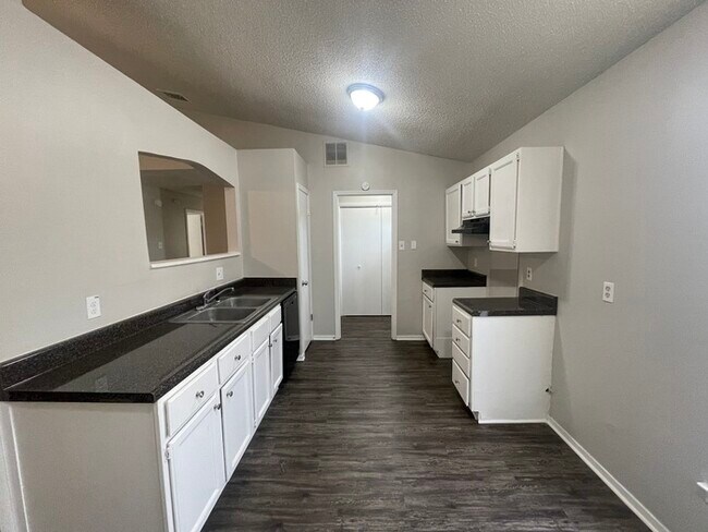 Foto del edificio - 4268 Clarke - Available Now!