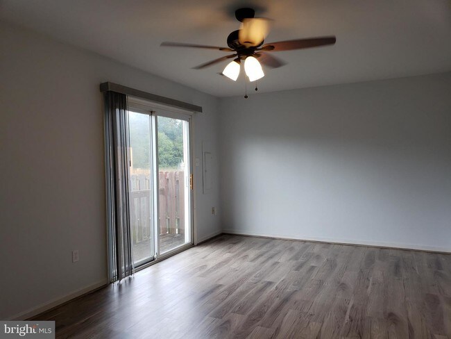 Building Photo - 212 Wankoma Dr