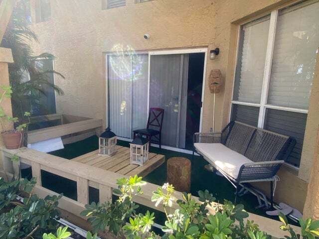 Foto del edificio - 4863 Via Palm Lks