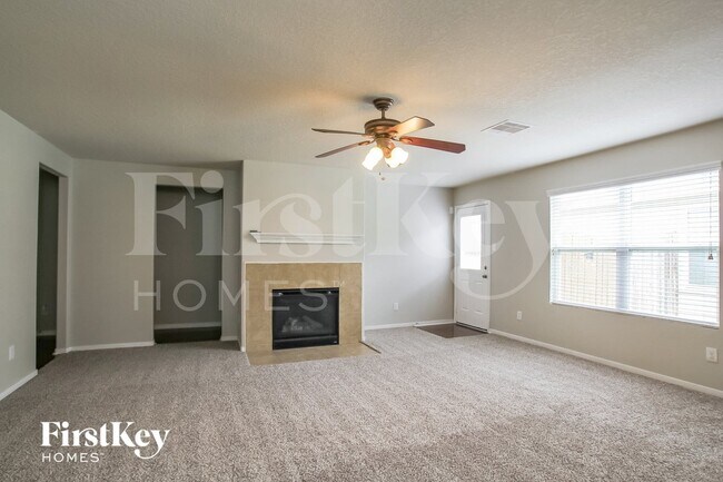 Foto del edificio - 16810 Blackberry Lily Ln