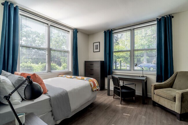 Interior Photo - Luna on Pine