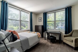 Interior Photo - Luna on Pine