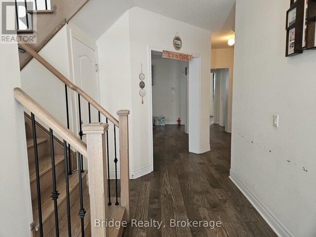 Building Photo - 1060 Upper Thames Dr