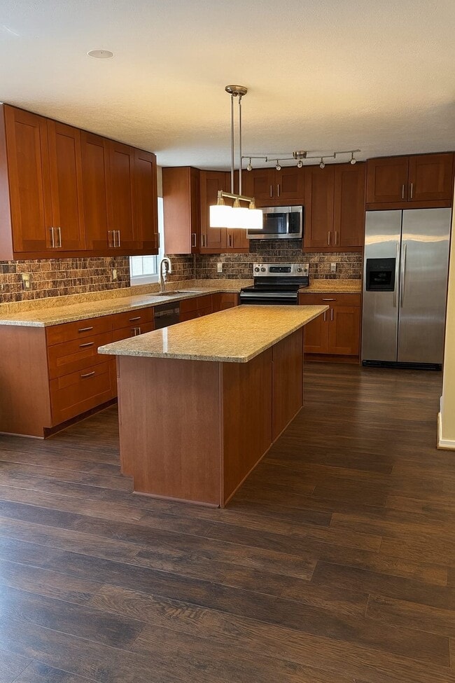 Building Photo - 8213 Climbing Fern Ct