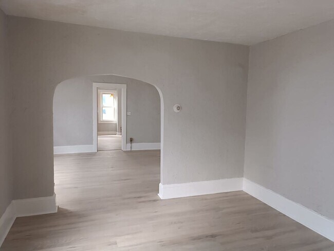 Building Photo - 3246 W 44th St