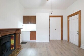 Building Photo - 39 Macdonell Av
