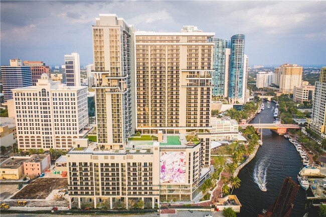Foto del edificio - 301 SW 1st Ave