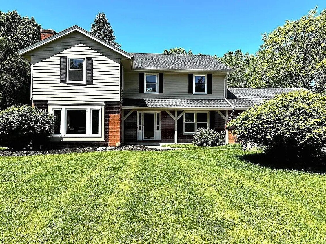 Foto principal - 340 Crescent Ln