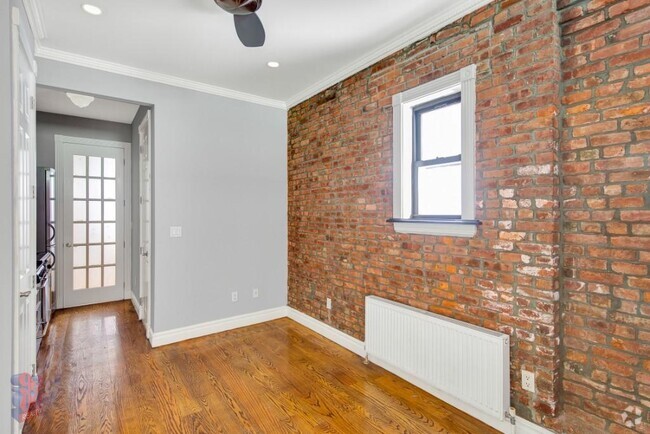 Building Photo - 345 E 5th St