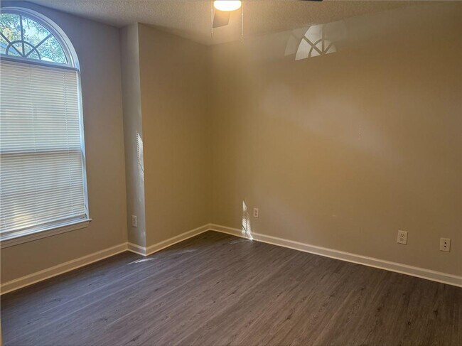 Foto del edificio - 106 Windridge Dr