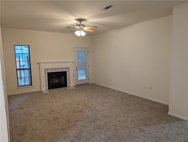 Building Photo - 2046 E Farr Ln