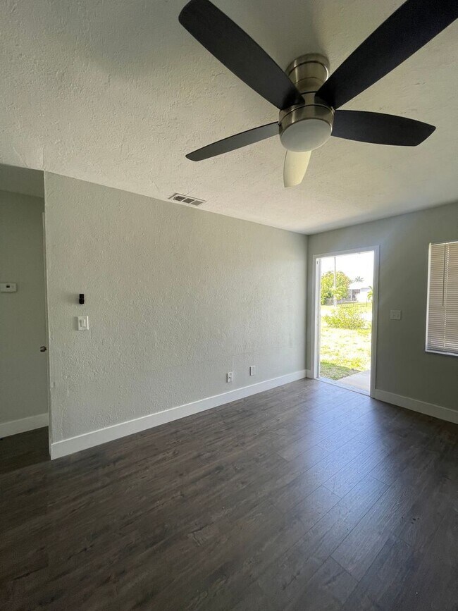 Foto del edificio - 1920 SW 47th Terrace
