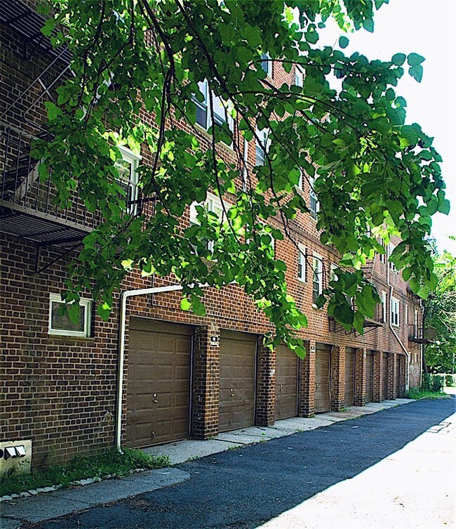 Estacionamiento - Shepard Circle Apartments
