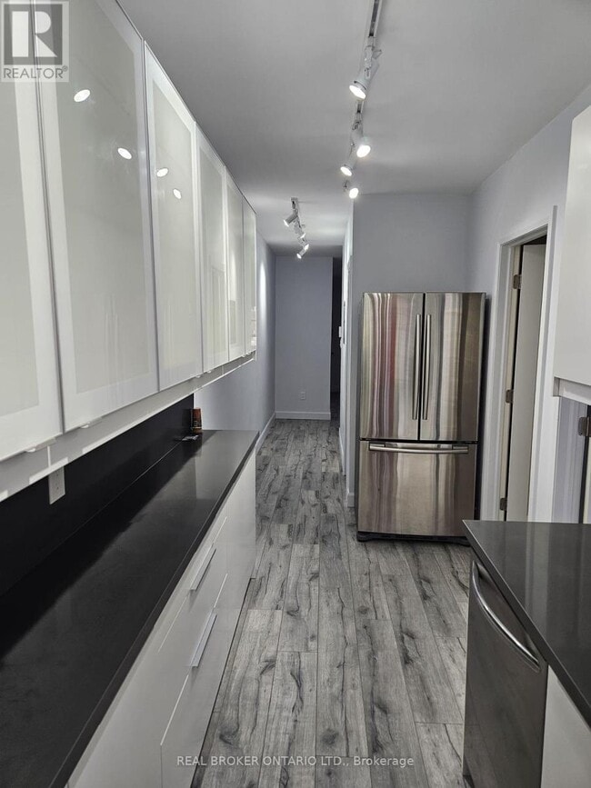 Photo du bâtiment - 479-479 Aberdeen Ave