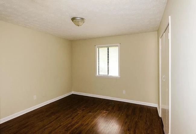 Building Photo - 131 Langford Ct