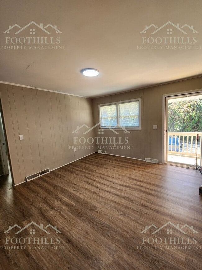 Photo - 202 Kennemore St Townhome