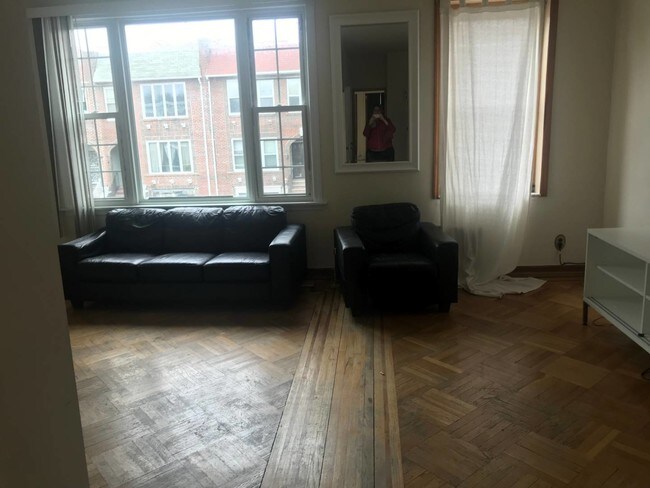 Foto del edificio - 1703 E 2nd St
