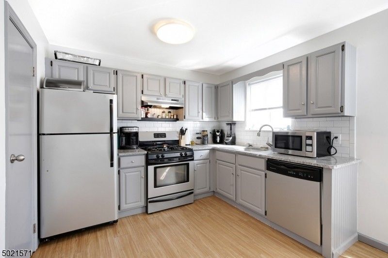 Kitchen - 404 Chestnut St