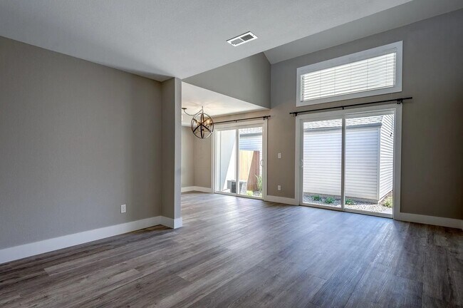 Building Photo - 409 NE 85th St