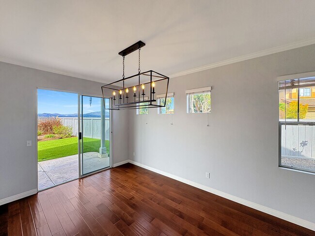 Foto del edificio - Beautiful 4B/3BA house w/ large backyard i...