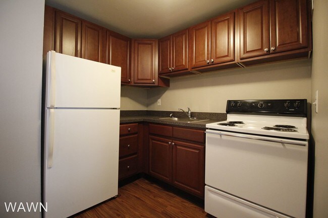Foto del edificio - 617 N White Horse Pike