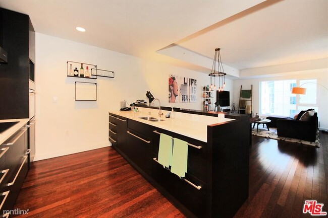 2 br, 2 bath Condo - 6250 Hollywood Blvd U... photo'