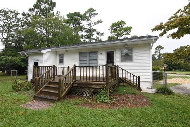 Building Photo - 236 Spruce Dr