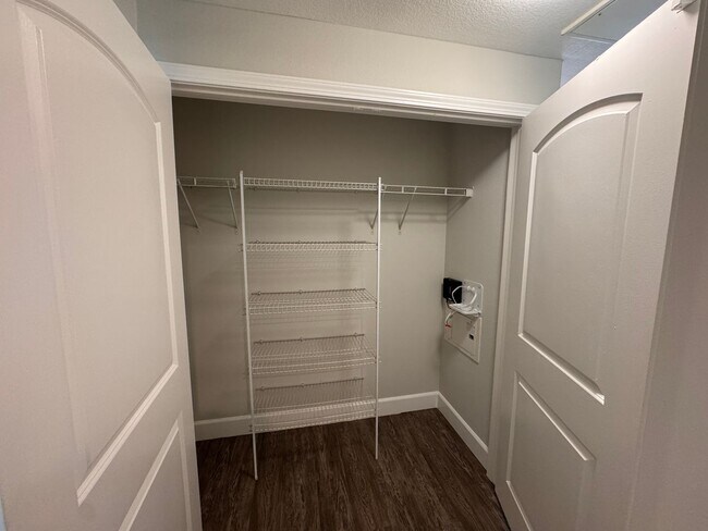 Interior Photo - Stadium House Apartments