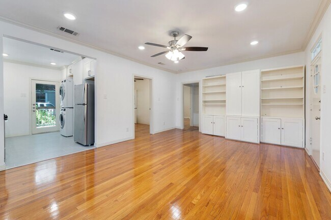 Foto del edificio - 3213 Hampton Rd