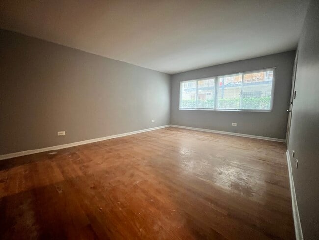 Building Photo - 1624 W Touhy Ave