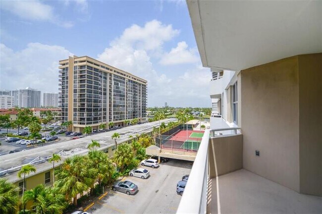 Foto del edificio - 1985 S Ocean Dr