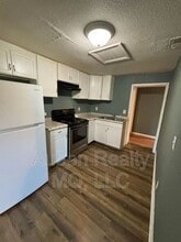 Building Photo - 704 N Willow Ave