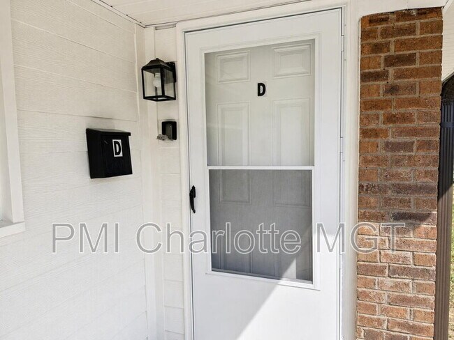 Foto del edificio - 318 Barrymore Dr