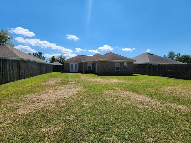 Foto del edificio - 3/2 available in Sweet Gum Village in Foley