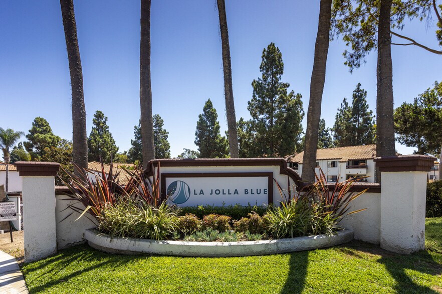 La Jolla Blue Apartments