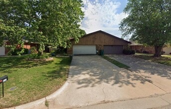 Building Photo - 8207 NW 78th Terrace