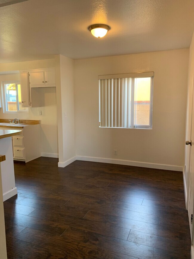 11621 Center St, South Gate, CA 90280 Townhome Rentals in South Gate