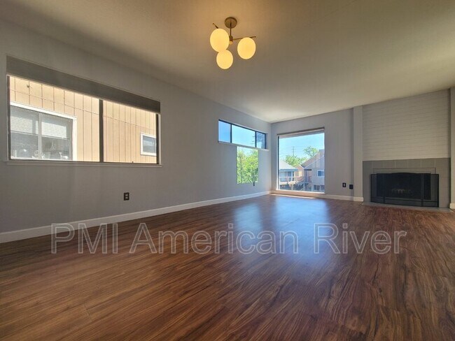 Foto del edificio - 7940 Arcade Lake Ln