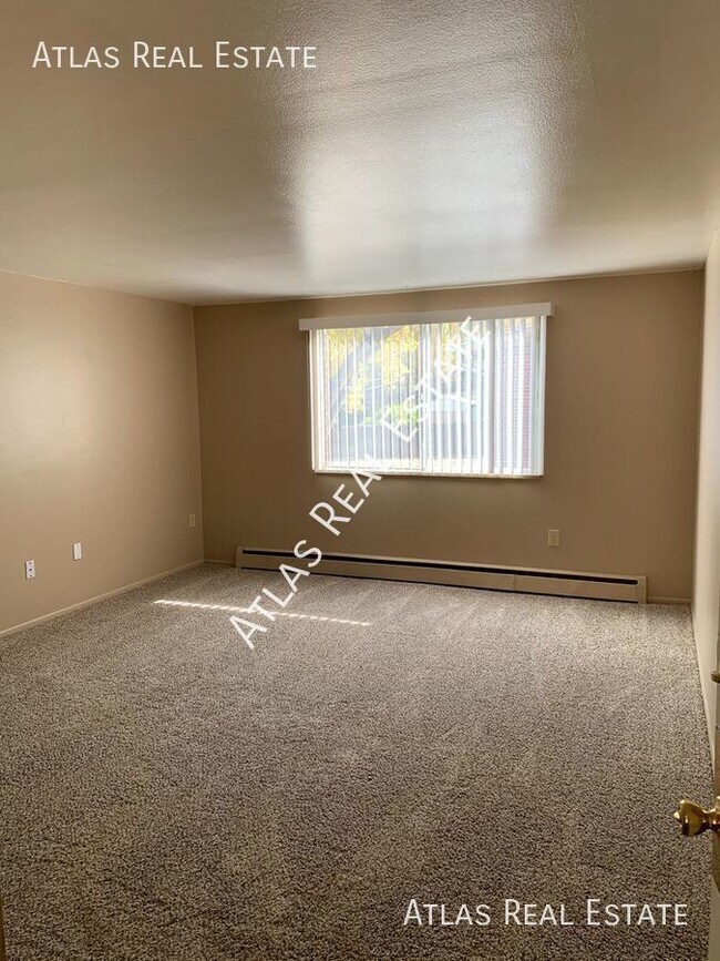 Building Photo - Coming soon! Top Floor 2 Bedroom 1 Bathroo...