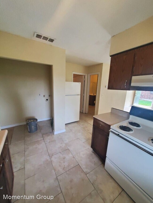 Building Photo - 2580 Chestnut Woods Dr