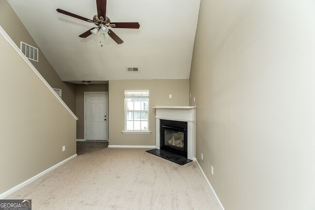 Building Photo - 353 Coral Cir